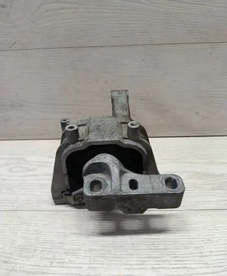 Volkswagen Sharan Engine mount bracket 5N0199262 M084