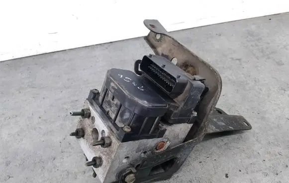 Nissan Almera N16 ABS Pump 476605M301