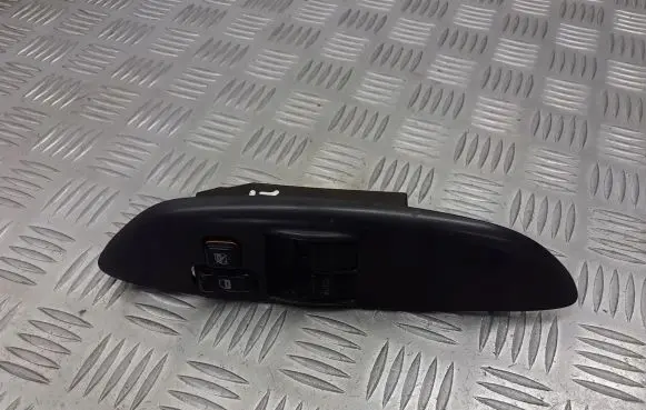 Toyota Yaris Electric window control switch