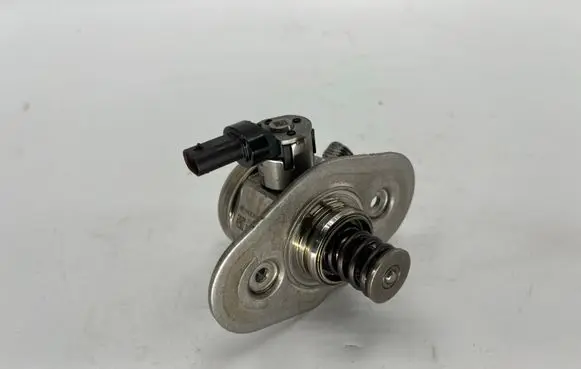 BMW 1 F20 F21 Fuel injection high pressure pump 0261520258 7004681376 681376