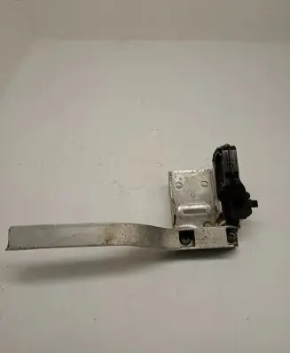 BMW 5 F10 F11 Radiator mount bracket 7186514