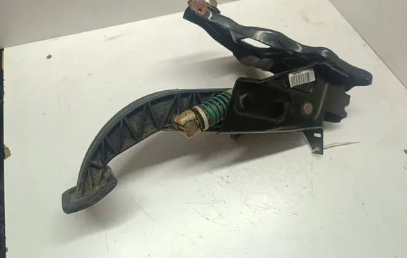 Volvo V70 Clutch pedal 31202190