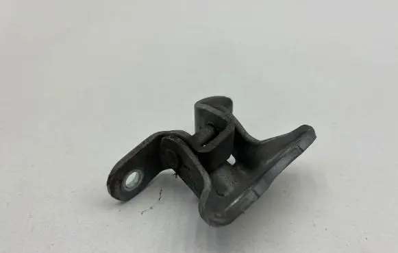 Toyota Verso Front door lower hinge 