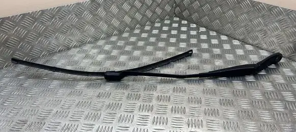 Volvo XC60 Front wiper blade arm 30753530