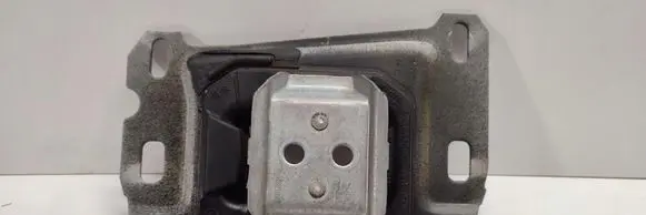 Engine mount vacuum valve