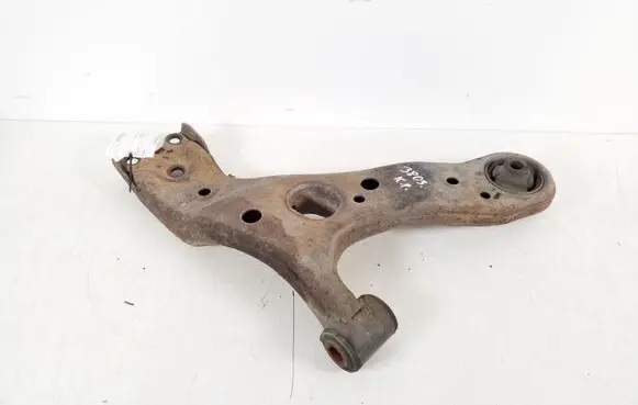 Toyota Avensis T270 Front lower control arm/wishbone 48069-05080