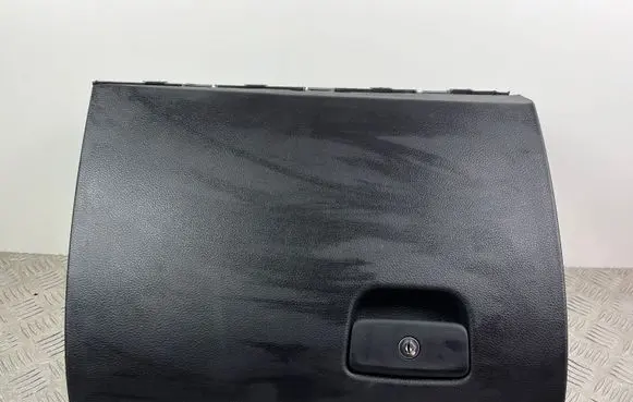 Jeep Grand Cherokee Glove box