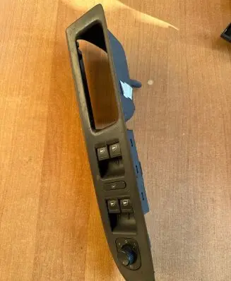 Volkswagen Golf Plus Front door window switch trim 5M1867371B