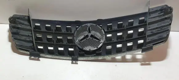 Mercedes-Benz ML W164 Front bumper upper radiator grill A1648800685