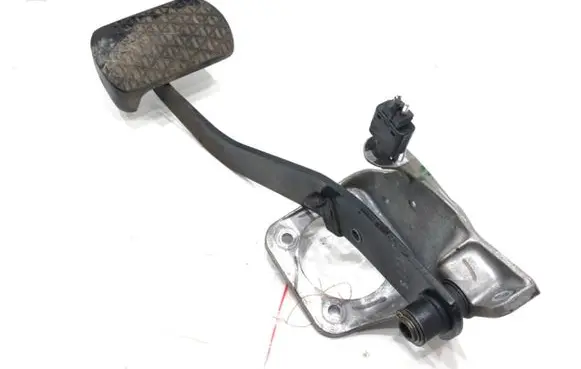 Mercedes-Benz 190 W201 Pedal assembly 1242900519