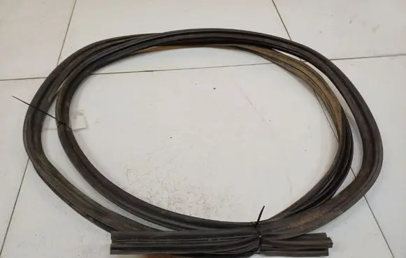 Nissan Primera Rubber seal front coupe door