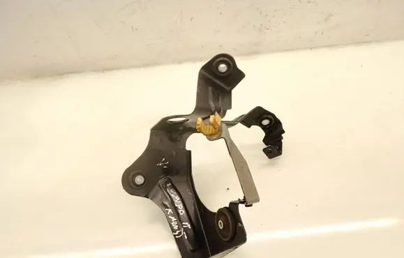 Nissan Murano Z52 Power steering pump mounting bracket 