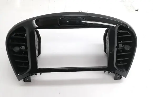 Nissan Juke I F15 Radio/GPS head unit trim 682601KE0A
