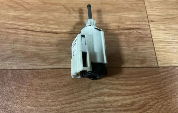Audi A4 S4 B7 8E 8H Brake pedal sensor switch 8E0927189B 19322005
