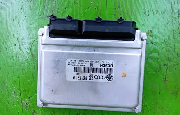 Audi A6 S6 C5 4B Engine control unit/module ECU 4D0907551R