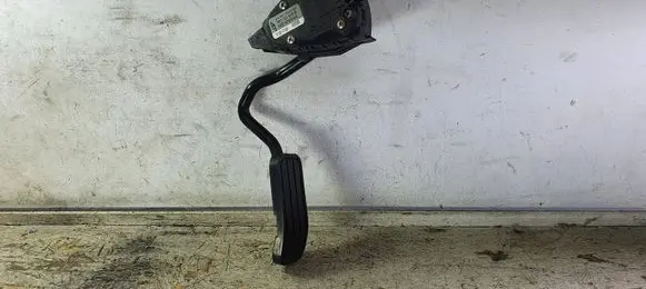 Volkswagen PASSAT B5.5 Accelerator throttle pedal 7M3721603B YM219F836AA