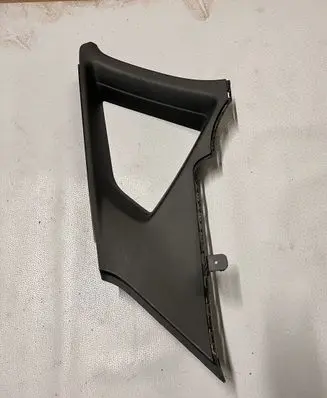 (D)pillar trim (top)