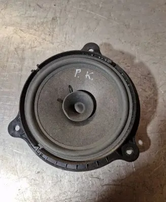 Nissan Juke I F15 Front door speaker