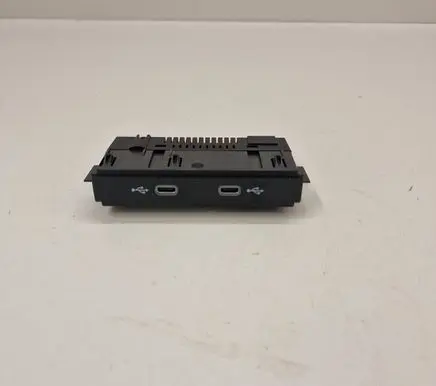 Volkswagen Tiguan USB socket connector 5NA035700