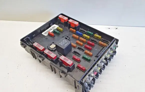 Volkswagen PASSAT B6 Fuse module 3C0937125 nr9567