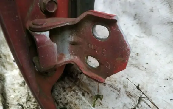 Opel Frontera A Front door upper hinge