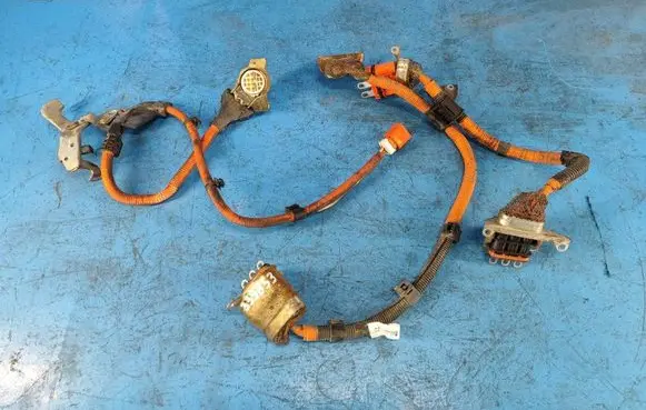 Toyota Prius (XW30) Positive cable (battery) 8212247010