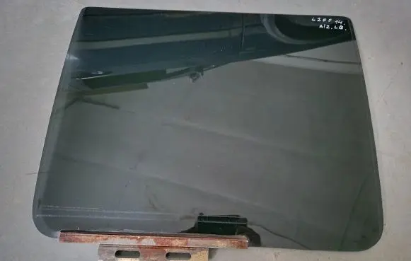 Mitsubishi L200 Rear door window glass