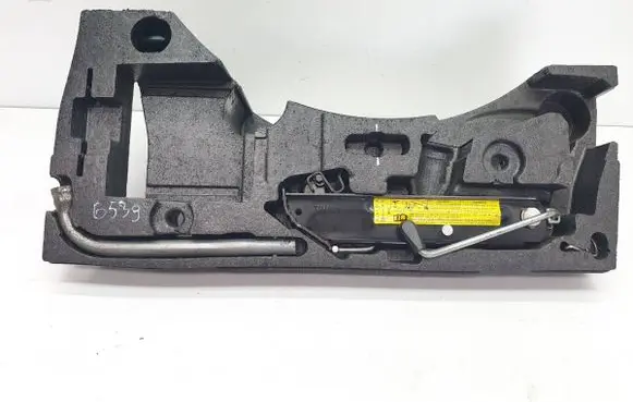 Volkswagen PASSAT CC Tool set