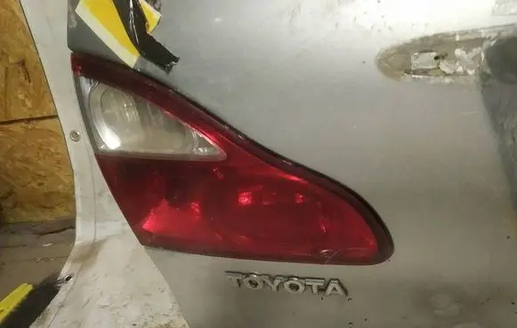 Toyota Avensis Verso Tailgate rear/tail lights