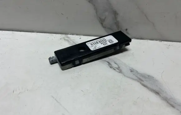 Mercedes-Benz C W204 Aerial antenna amplifier A2048205589