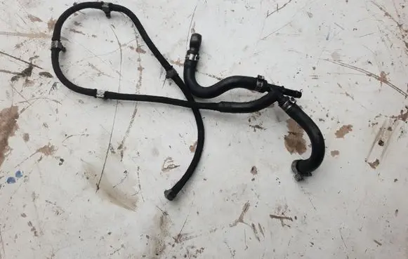 Volvo XC90 Fuel line pipe