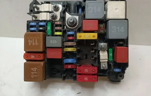 Citroen DS7 Crossback Fuse module 9804848580