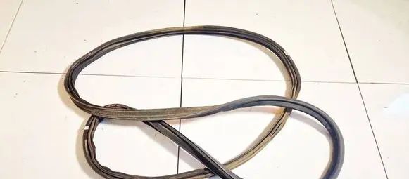 Mitsubishi Grandis Trunk rubber seal (body) 