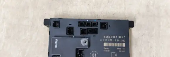 Mercedes-Benz E W211 Door control unit/module 2118701026 00401605
