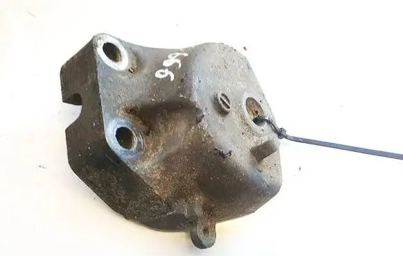 Engine mounting bracket