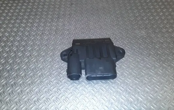 Mercedes-Benz E W211 Glow plug pre-heat relay 0522140710 14104028451