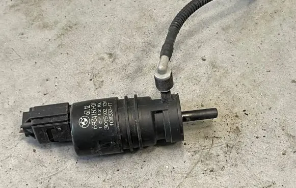 BMW X5 E70 Windscreen/windshield washer pump 6934160 3095102 10833217