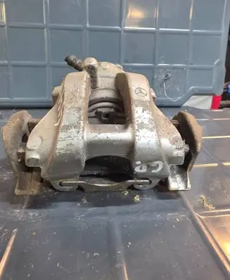 Mercedes-Benz E W211 Rear brake caliper A2205453028