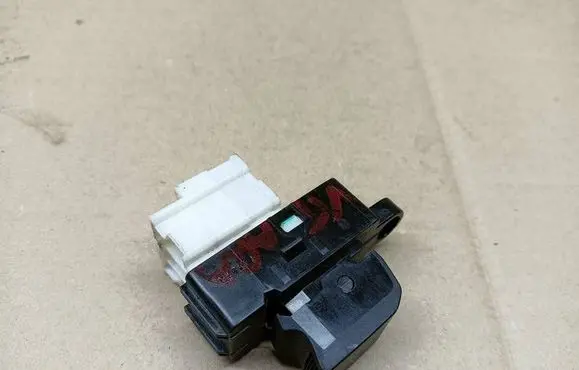 Suzuki Vitara (LY) Electric window control switch