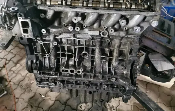 Volvo V50 Engine 30677367 D5244T