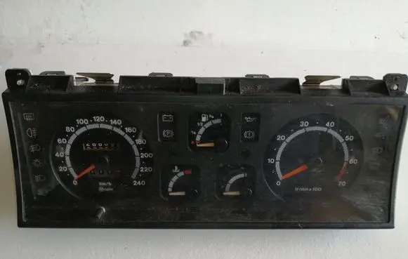 Speedometer (instrument cluster)