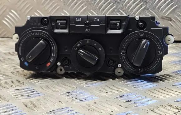 Skoda Octavia Mk2 (1Z) Climate control unit