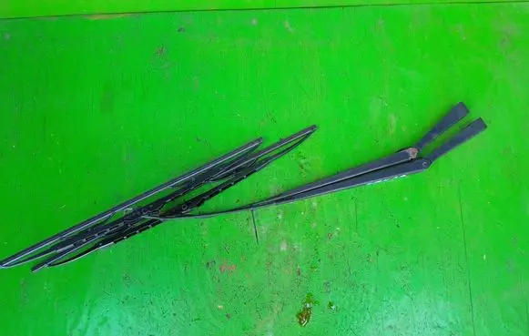 Ford Focus Front wiper blade arm