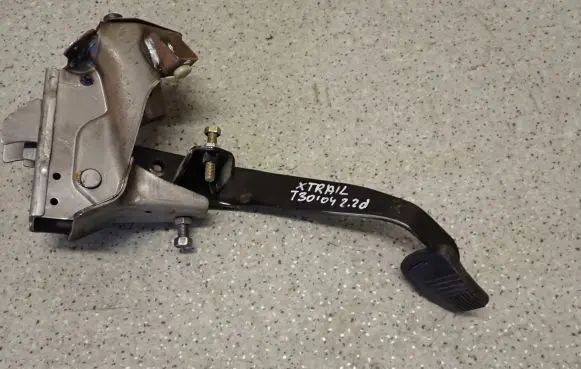 Nissan X-Trail T30 Pedal assembly 
