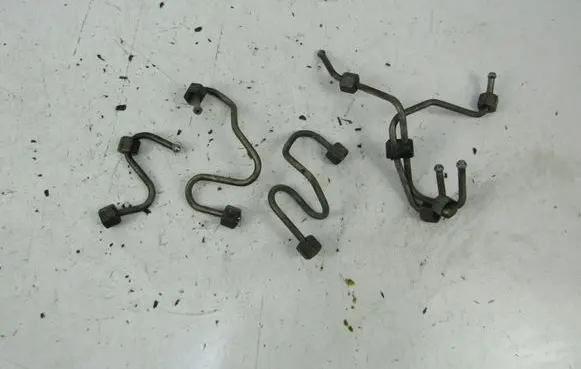 Renault Megane II Fuel injector supply line/pipe 