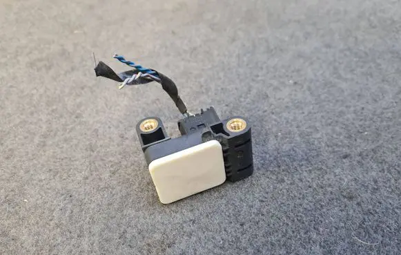 BMW X3 E83 Airbag deployment crash/impact sensor 6911003 0285003900 502403