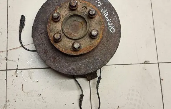 Volkswagen Crafter Front wheel hub spindle knuckle