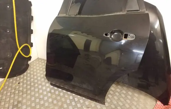 Mazda CX-7 Rear door