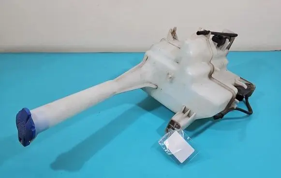 Windshield washer fluid reservoir/tank
