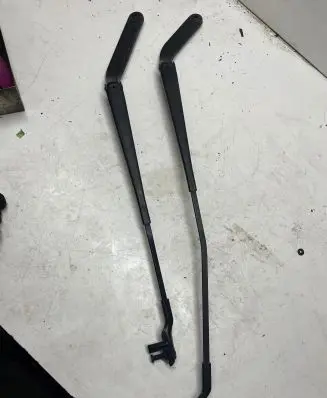 BMW X5 E70 Front wiper blade arm 178540 178536